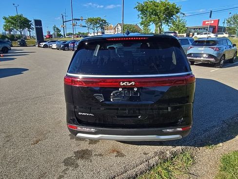 Certified 2023 Kia Carnival LX FWD image 4