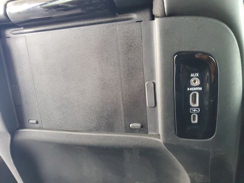 Used 2023 Chrysler Pacifica Touring-L w/ Uconnect Theater Family Group FWD image 13