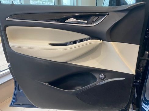 Used 2024 Buick Enclave Essence image 8