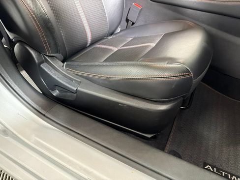 Used 2024 Nissan Altima 2.5 SR FWD image 24