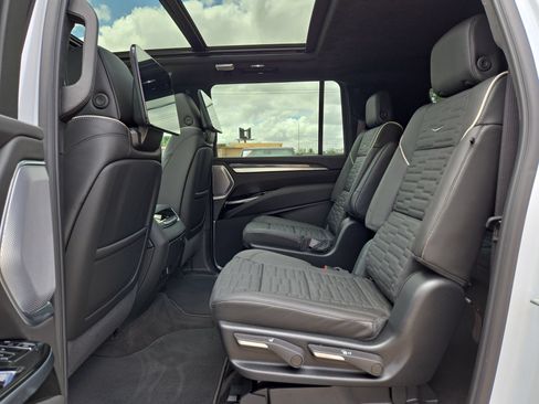 New 2026 Cadillac Escalade ESV V AWD/4WD image 13