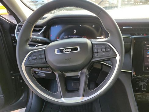 Used 2023 Jeep Grand Cherokee L Laredo image 23