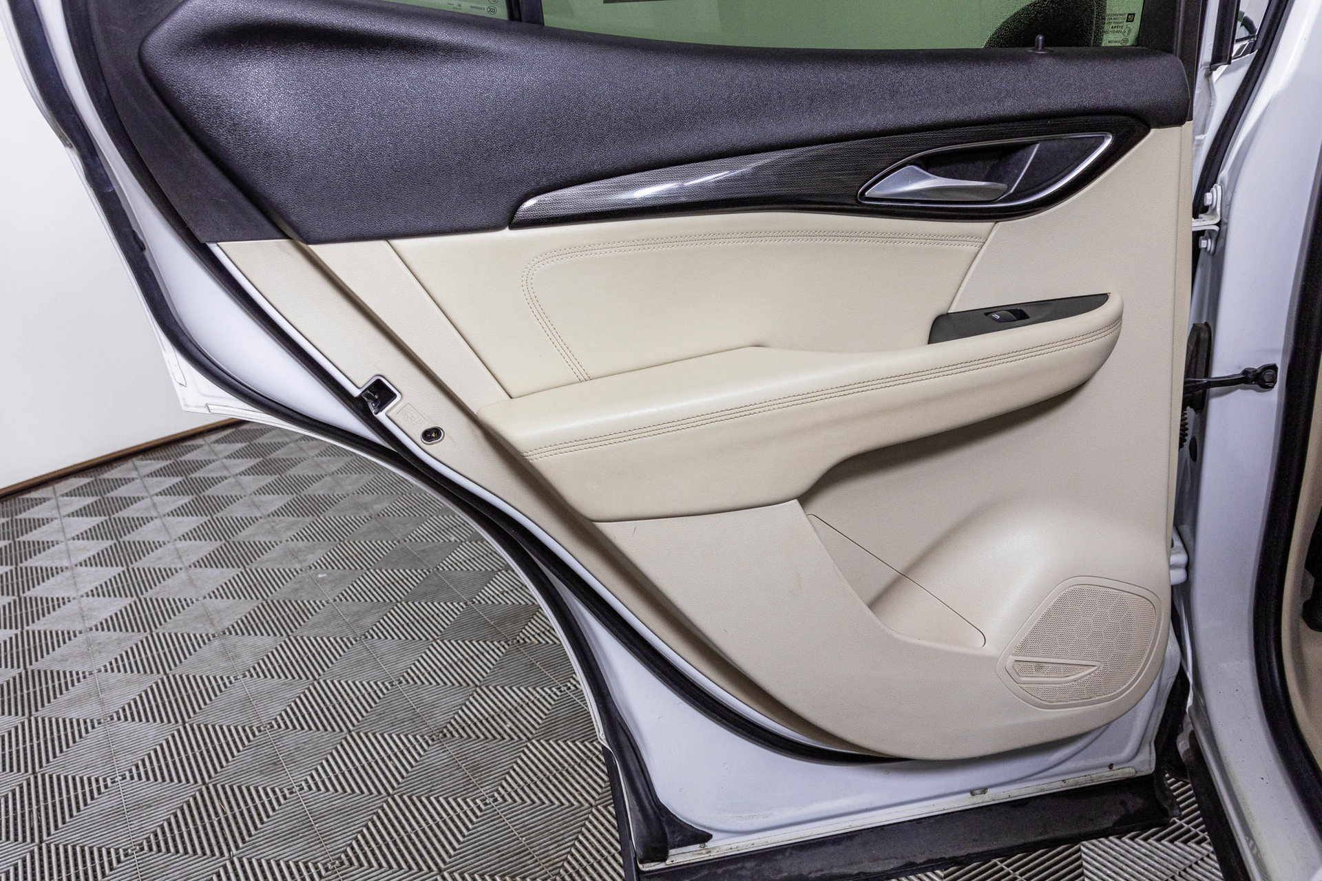 Used 2022 Buick Envision Essence w/ Technology Package I FWD image 41