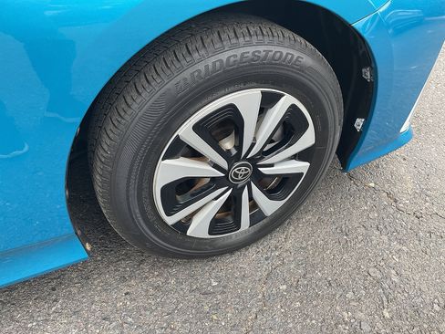 Used 2017 Toyota Prius Prime Premium image 22