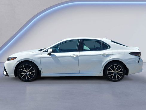Used 2023 Toyota Camry SE FWD image 6