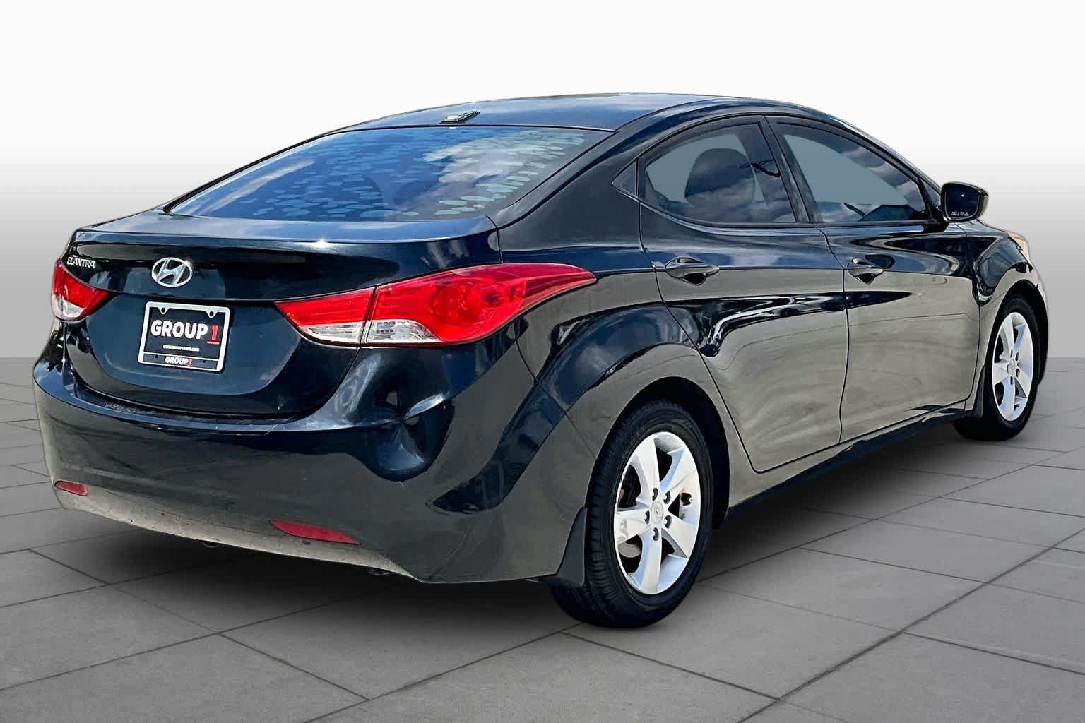 Used 2013 Hyundai Elantra GLS w/ Preferred Pkg FWD image 10