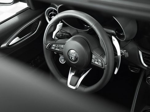 New 2025 Alfa Romeo Giulia Veloce w/ Veloce Package Rwd image 39