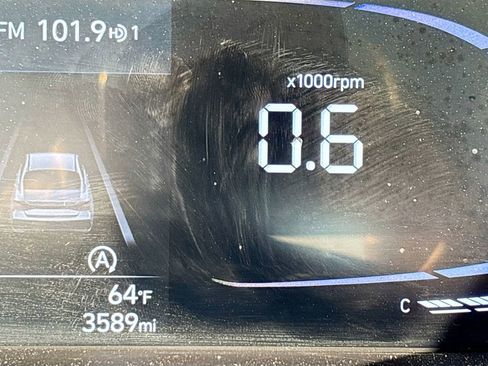 Certified 2025 Hyundai Elantra SE image 12