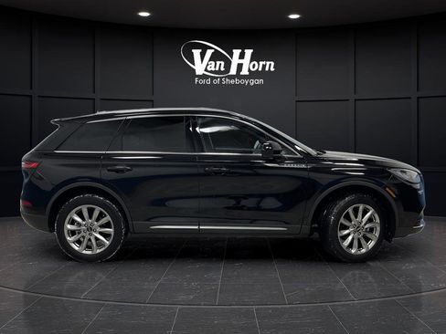 Used 2022 Lincoln Corsair AWD w/ Premium Package image 2