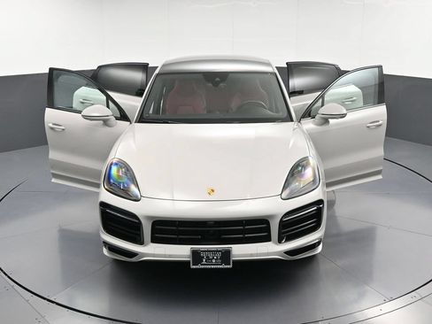 Certified 2023 Porsche Cayenne GTS AWD/4WD image 33