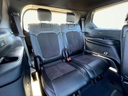 Used 2024 Jeep Grand Cherokee L Altitude image 28