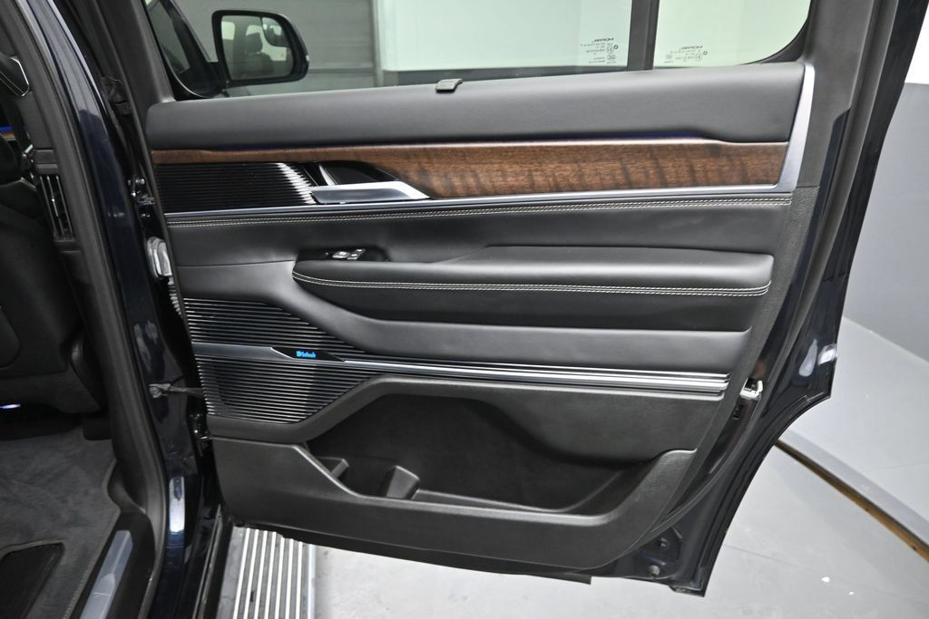 Used 2025 Jeep Grand Wagoneer 4WD image 21