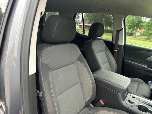 Used 2020 Chevrolet Traverse LT FWD image 26