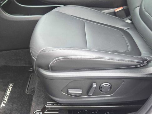 Used 2025 Hyundai Tucson Limited FWD image 23