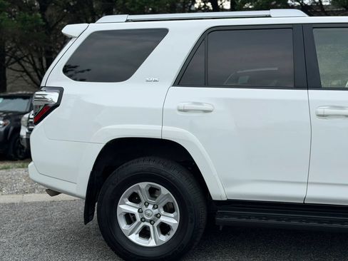 Used 2017 Toyota 4Runner SR5 AWD/4WD image 8