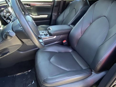 Used 2024 Toyota Highlander Limited AWD/4WD image 23