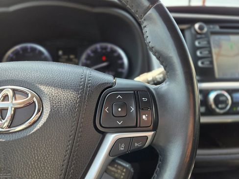 Used 2018 Toyota Highlander XLE image 16