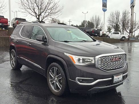 Used 2018 GMC Acadia Denali w/ Technology Package image 3