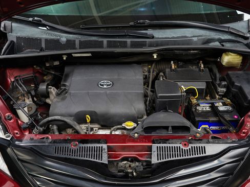 Used 2016 Toyota Sienna L FWD image 30