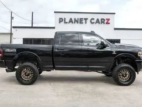 Used 2019 RAM 2500 Laramie w/ Black Appearance Package AWD/4WD image 9