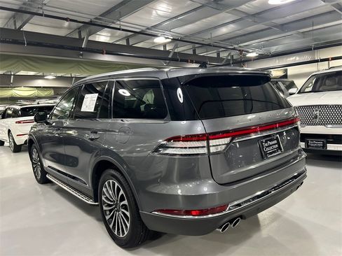 Used 2022 Lincoln Aviator AWD w/ Premium Package image 4