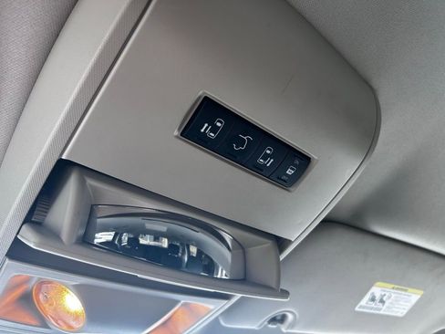 Used 2014 Dodge Grand Caravan SXT FWD image 17