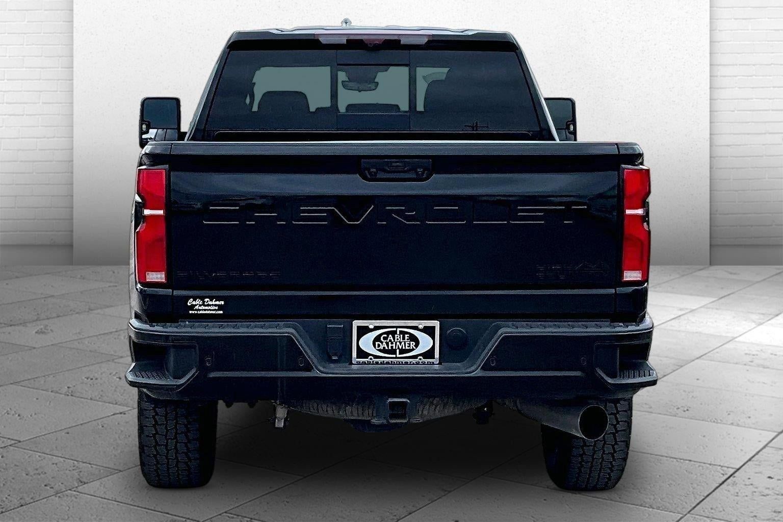 Used 2024 Chevrolet Silverado 2500 High Country w/ Midnight Edition AWD/4WD image 3