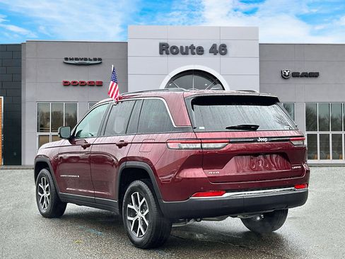 Used 2024 Jeep Grand Cherokee Limited image 4