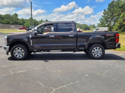 New 2025 Ford F250 Lariat w/ Chrome Package image 4