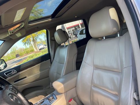 Used 2018 Jeep Grand Cherokee Limited image 9