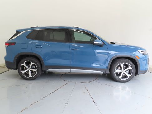 New 2026 Volkswagen Tiguan SE FWD image 2