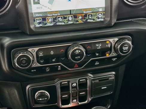 Used 2022 Jeep Wrangler Unlimited Sport AWD/4WD image 3