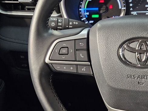 Certified 2025 Toyota Highlander XLE image 28