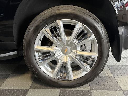Used 2023 Chevrolet Suburban High Country w/ Advanced Technology Package AWD/4WD image 35