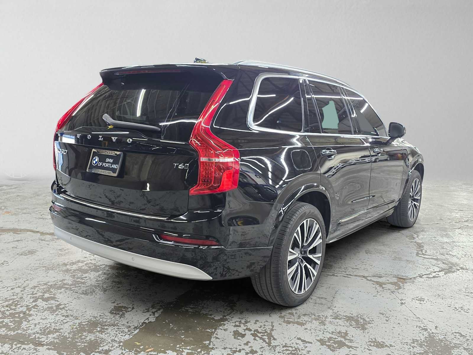 Used 2022 Volvo XC90 T6 Momentum w/ Climate Package AWD/4WD image 3