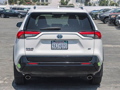 Used 2022 Toyota RAV4 SE w/ Weather & Moonroof Package AWD/4WD image 8