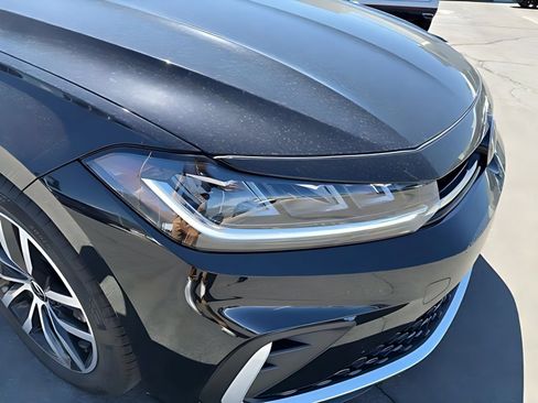 Used 2025 Volkswagen Jetta SE w/ Sunroof Package FWD image 11