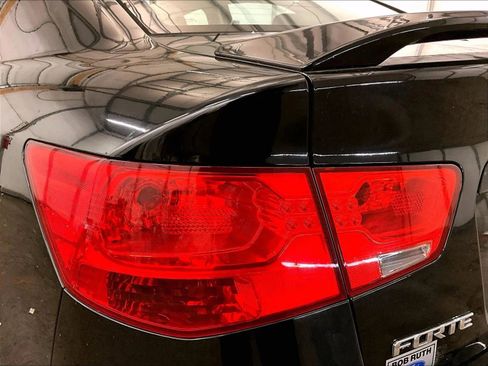 Used 2012 Kia Forte SX FWD image 28
