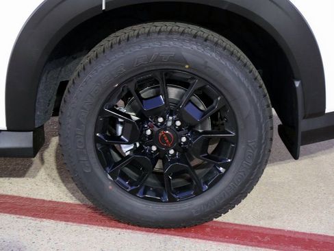 New 2026 Nissan Armada PRO-4X w/ Captain's Chari Seat Package AWD/4WD image 9