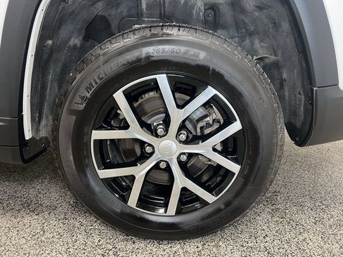 Certified 2024 Jeep Grand Cherokee L Limited w/ Luxury Tech Group II image 24