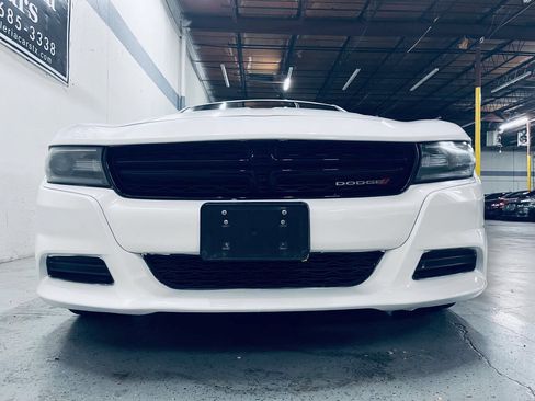 Used 2019 Dodge Charger SXT RWD image 12