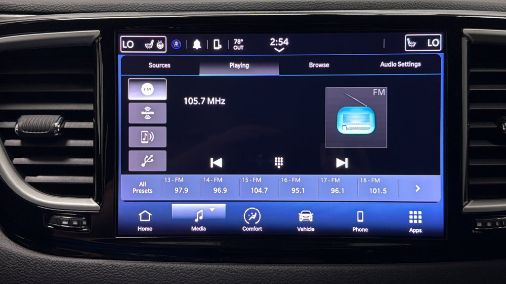 Used 2024 Chrysler Pacifica Touring-L FWD image 14