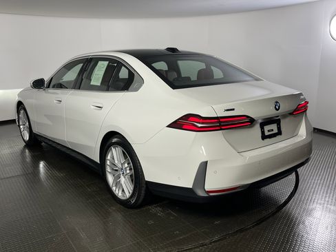 Certified 2025 BMW 530i xDrive AWD/4WD image 5