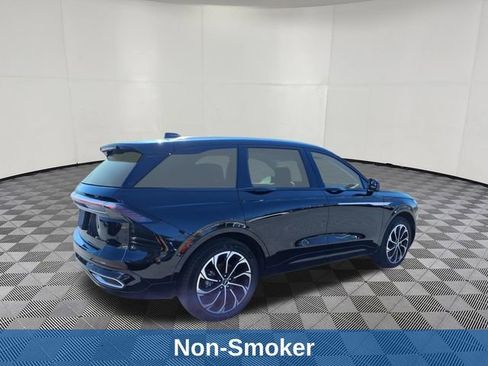 Used 2025 Lincoln Nautilus Reserve AWD/4WD image 4