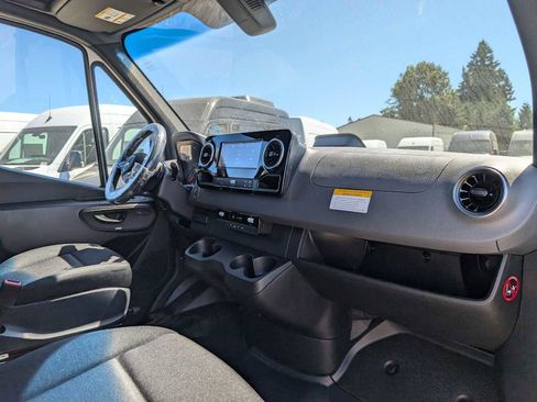 New 2025 Mercedes-Benz Sprinter 2500 image 12