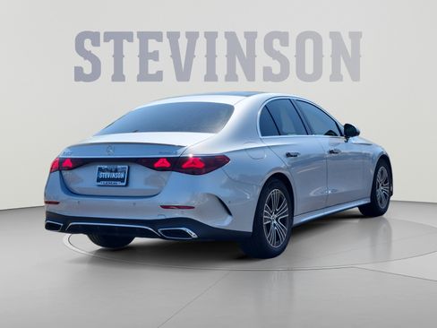 Used 2024 Mercedes-Benz E 350 4MATIC Sedan image 5