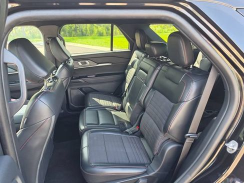 Used 2025 Ford Explorer ST-Line w/ ST-Line Street Pack AWD/4WD image 8