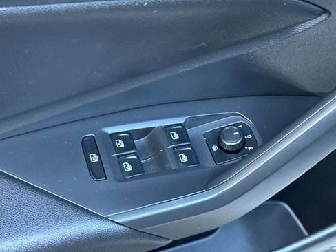 Used 2019 Volkswagen Jetta R-Line image 12