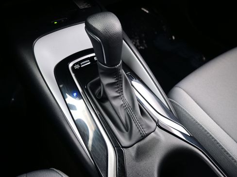 Used 2025 Toyota Corolla SE w/ SE Premium Package image 21