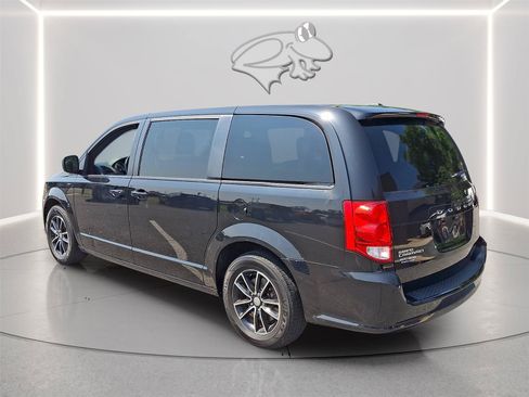 Used 2018 Dodge Grand Caravan SE FWD image 3